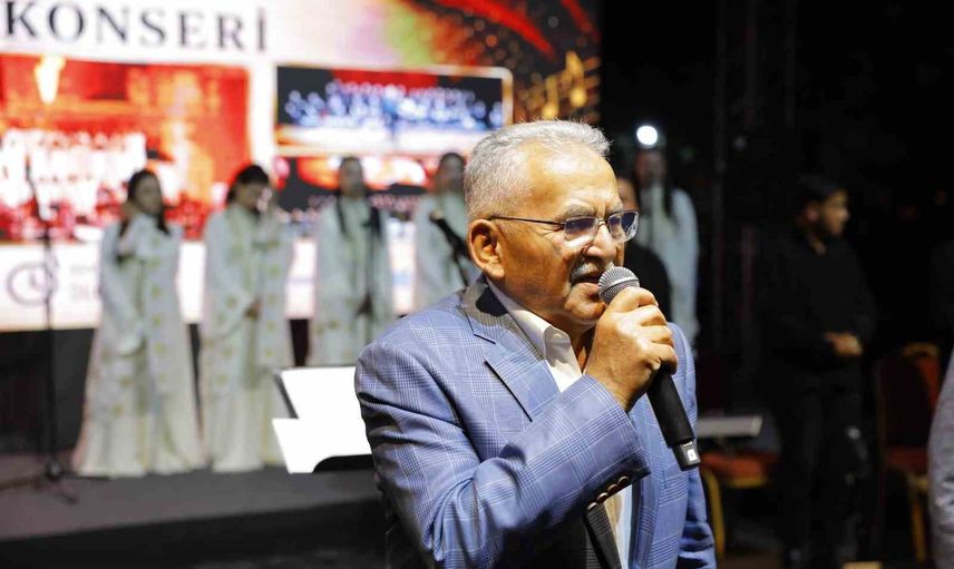 Büyükkılıç Fuar38'de Kayserililerle bir araya geldi, festivale davet etti