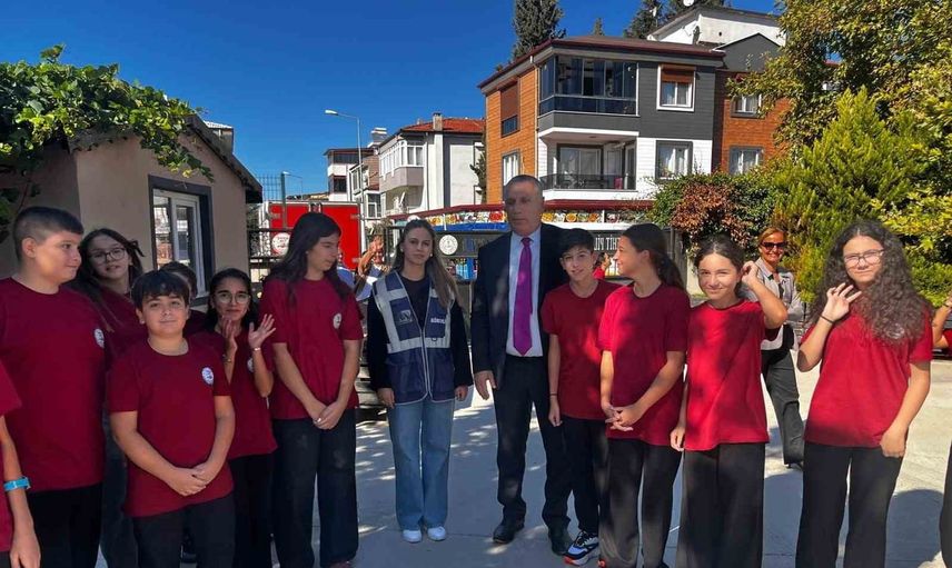 Burhaniye'de yeni ders yılı yüz yüze başladı