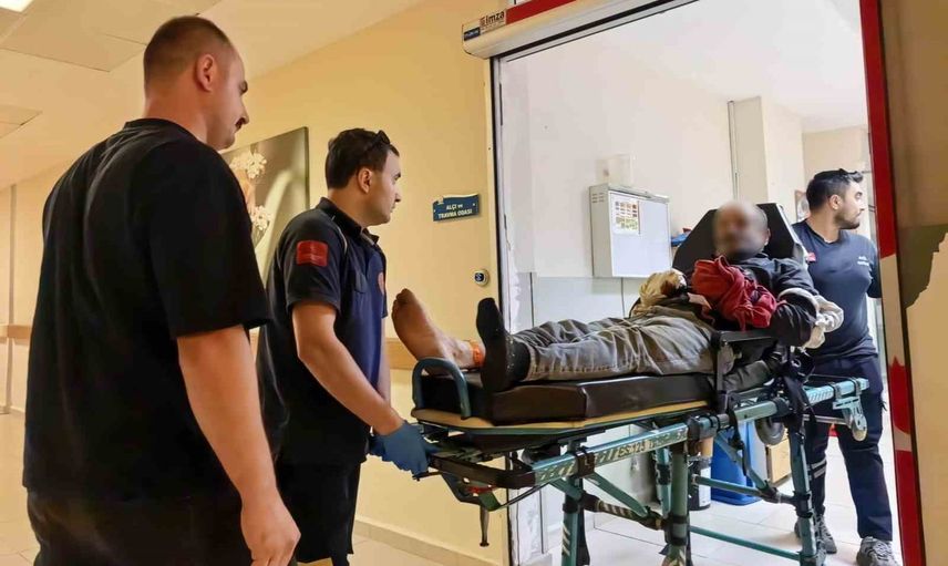 Tomruğun hareketiyle elleri zincire sıkışan işçinin altı parmağı koptu
