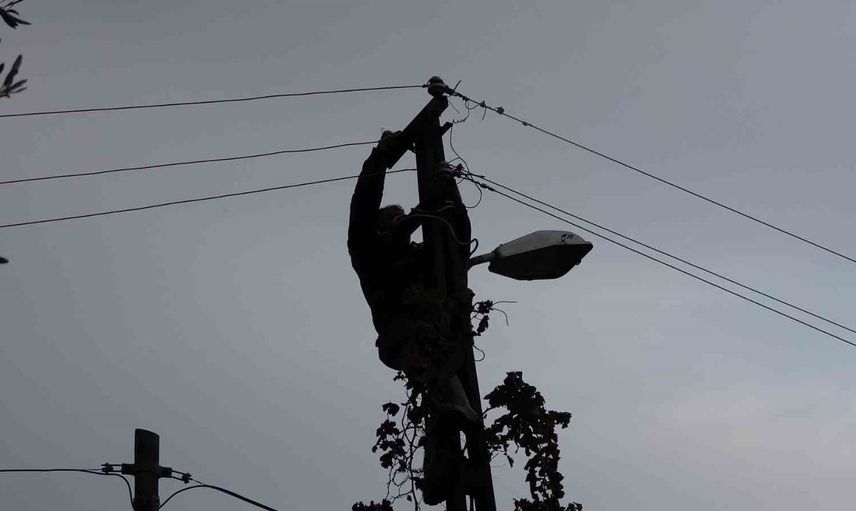 Ocaklıkta benzinle ısınma denemesi köy evini kullanılamaz hale getirdi