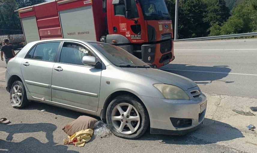 Mudurnu'da kavşakta çarpışma: biri çocuk 3 yaralı