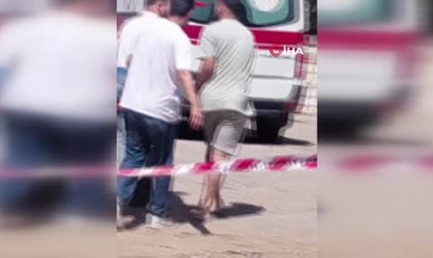 Sultanbeyli'de çelik çatının çökmesi iki işçiyi yaraladı