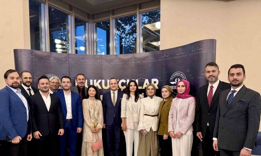 Hukukun ve mesleğin geleceğini tartışan Hukukçular Derneği adli yılı üyelerle açtı