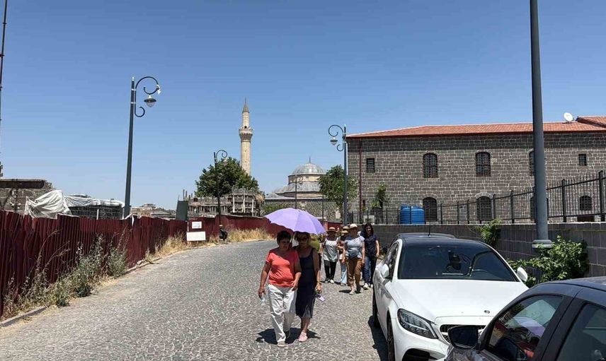 sıcak hava kalp sağlığını zorluyor: sıvı, elektrolit kaybı ve kriz riski