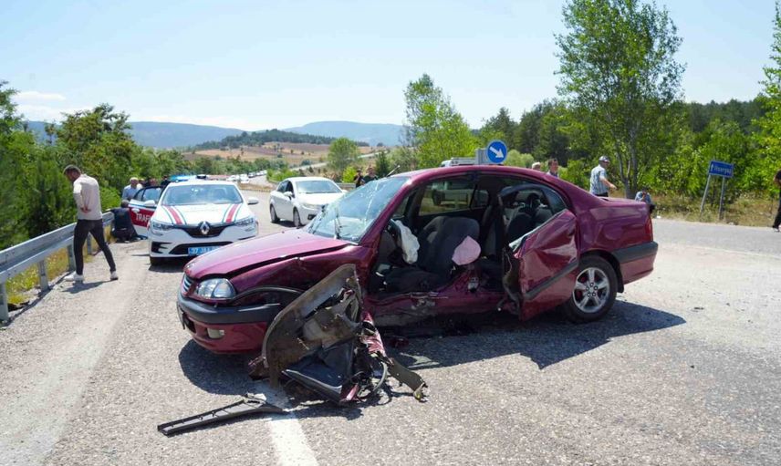 Kuzkayaka kavşağında çarpışma can aldı: 1 ölü, 3 yaralı