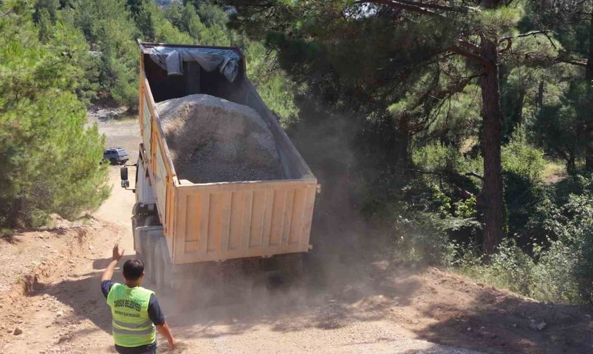 Kırsal mahallelerde konforlu erişim için yol seferberliği