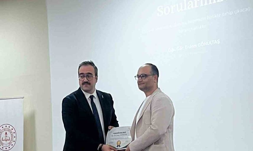 Genç'te dijital sınırları öğrenen öğrenciler güvenli internet belgesi aldı