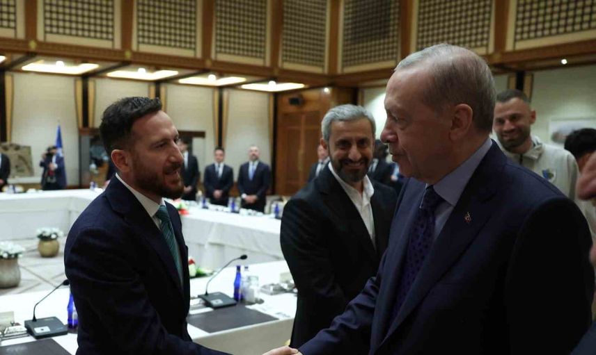 Erzurumspor şampiyonluk kupasını Erdoğan'a sundu