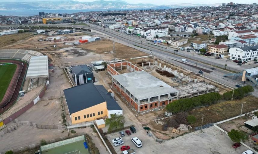 Bandırma'da gençlik ve spor yatırımlarının ilerleyişini yerinde değerlendiren Adem Özalp