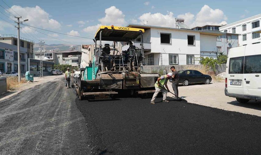 Asfalt seferberliği Kahramanmaraş'ta 26 noktada sürüyor