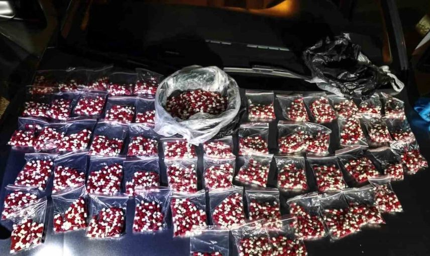 İzmir'den yola çıkan araçta paketlenmiş binlerce yeşil reçete hapı çıktı