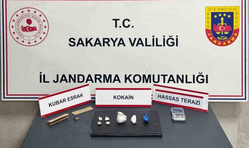 Sakarya'da üç ilçede eş zamanlı uyuşturucu operasyonu: üç şüpheli tutuklandı