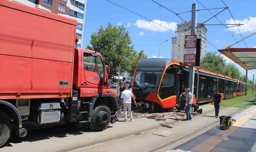 Kayseri'de tramvay kazasında 24 yaşındaki kadın ağır yaralandı