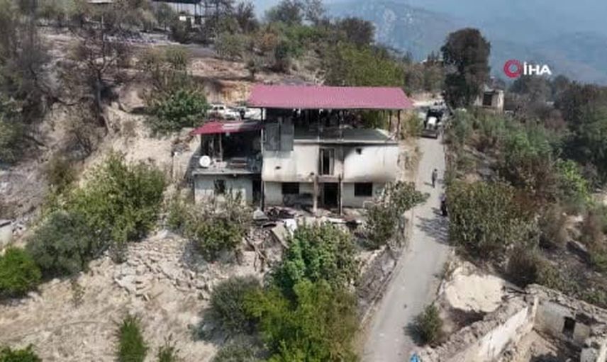 Anılarıyla birlikte evleri yanan yaşlı çift yardım bekliyor