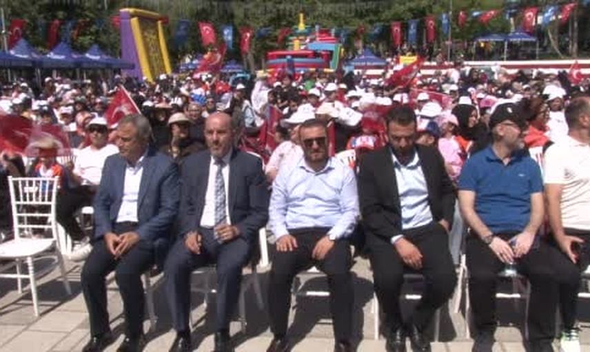 Esenler yaz okulları renkli gösterilerle ve binlerce katılımcıyla veda etti