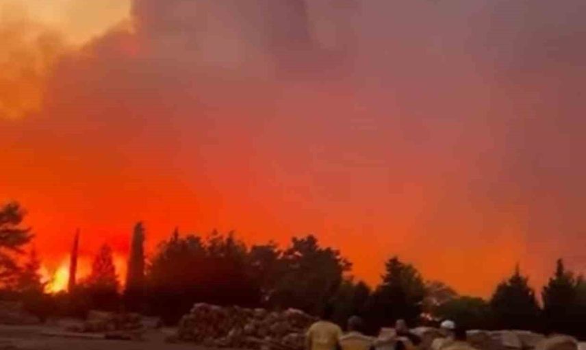 Menteşe Yaraş'ta alevlere karşı karadan ve havadan müdahale sürüyor