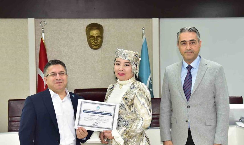 Özbekistanlı akademisyenlere balıkesir'de iki haftalık iş birliği sertifikası