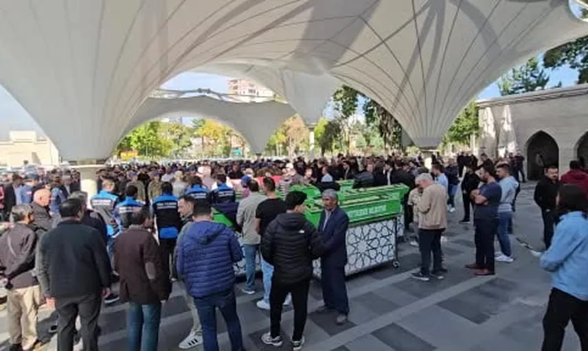 Erciyes'te kayalıklardan düşen rehber için arama kurtarma ceketi tabuta konuldu