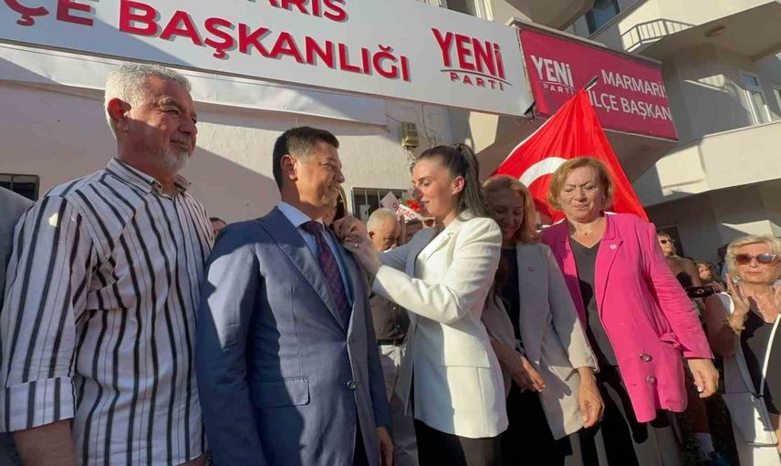 Marmaris belediye başkanı Yeni Parti'ye katıldı
