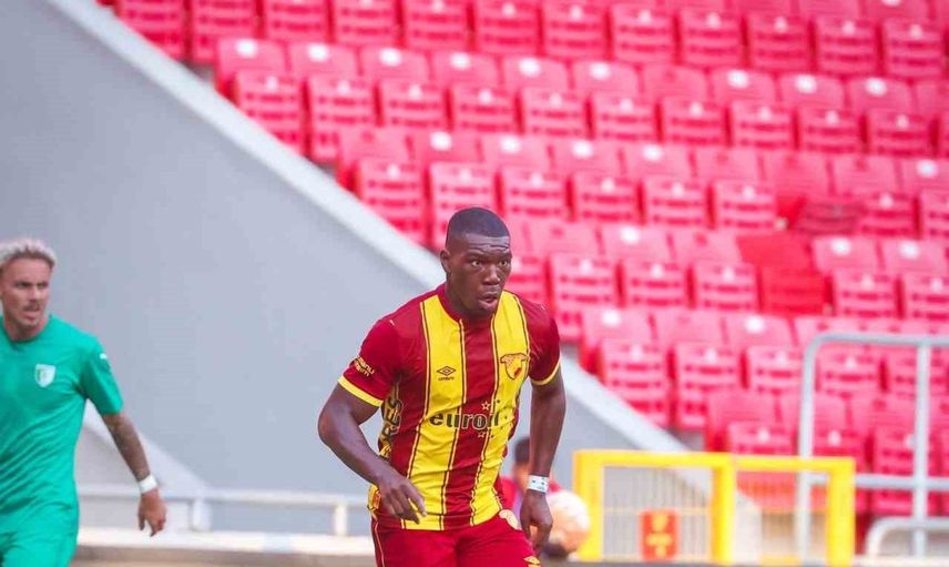 Göztepe'nin yeni forveti Armstrong taraftardan tam not aldı