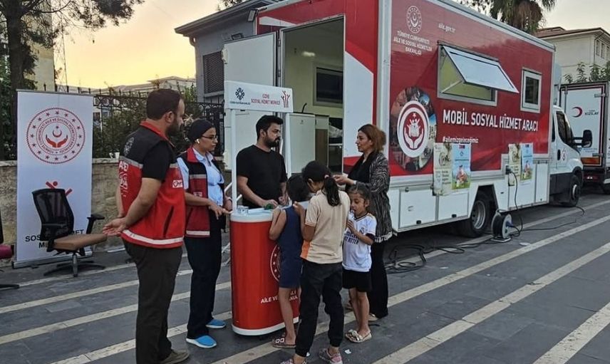 Mobil sosyal hizmet aracıyla Cizre'de vatandaşlara yerinde destek