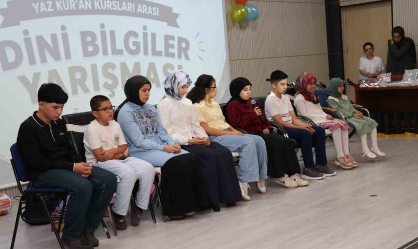 Oltu'da Kur'an bilgisiyle öne çıkan 100 öğrenci ödülleriyle taçlandırıldı