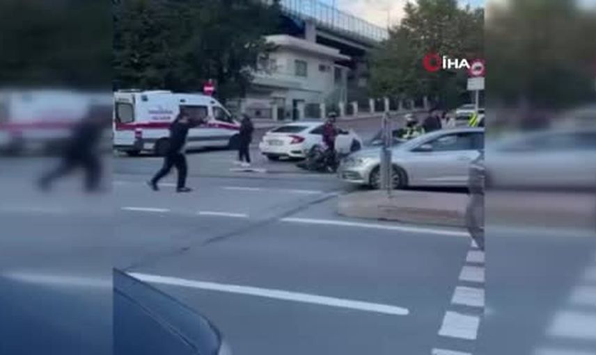 Beyoğlu'nda kavşakta çarpışma: motosiklet sürücüsü yaralandı