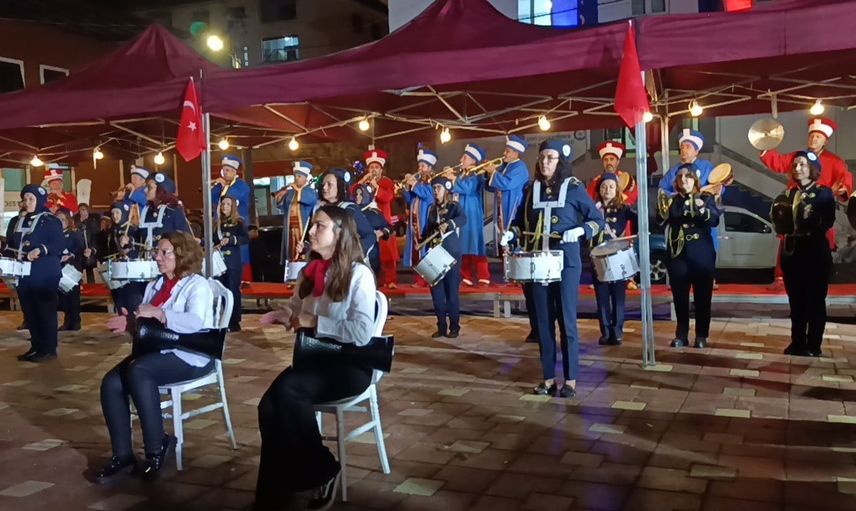 kadın bando takımıyla cumhuriyet coşkusu pazaryeri sokaklarını sardı