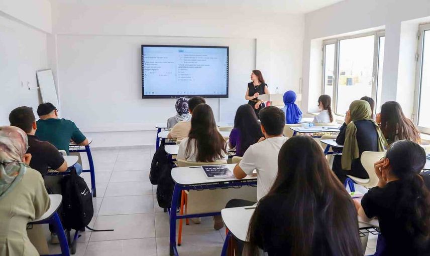 Akademiler yeni dönemde 550 öğrenciye ücretsiz sınav desteği sunuyor