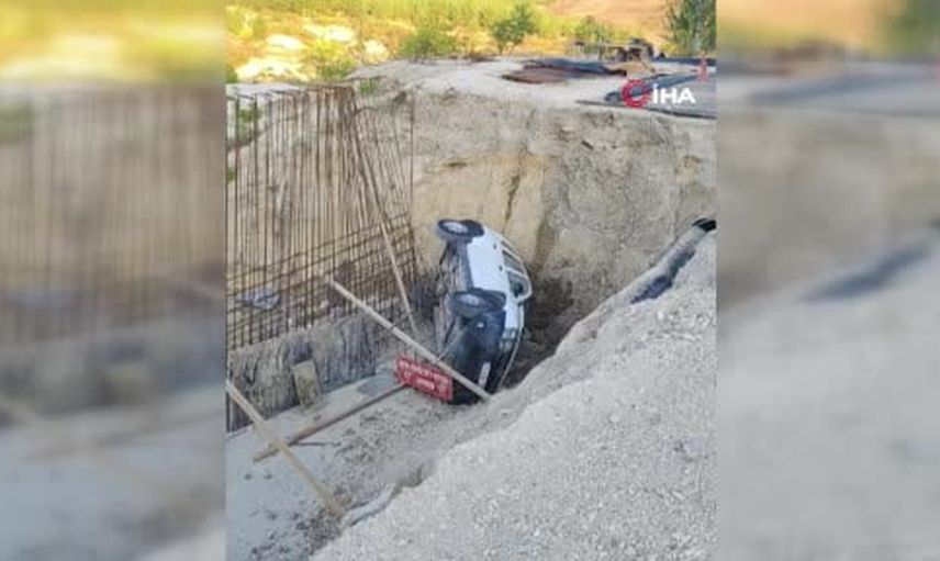 Karabük'te yol çalışmasını fark etmeyen sürücü araçla şarampole yuvarlandı