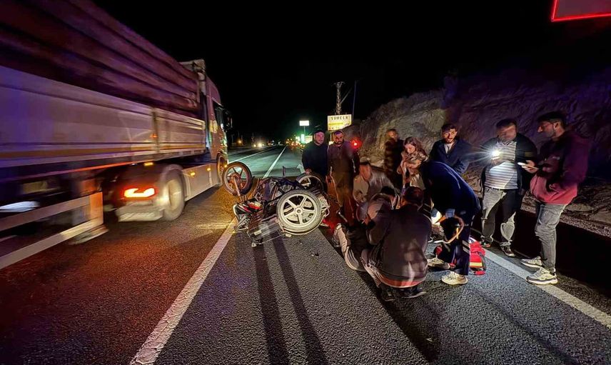 Tosya'da traktöre arkadan çarpan motosiklet sürücüsü yaralandı