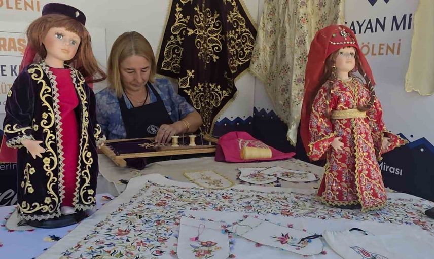Sandıklardan bugüne: Kütahya'nın kadın kıyafetleri atölyelerde yeniden hayat buluyor