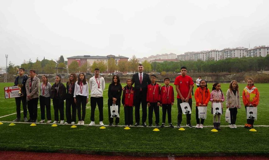 Sındırgı’nda 29 ekim coşkusu stadyumda buluştu