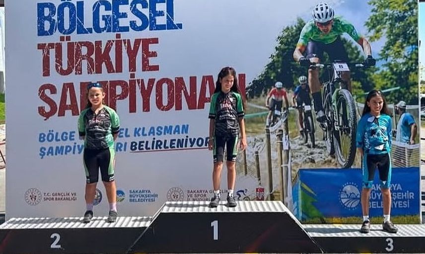 Akhisarlı genç bisikletçilerden Sakarya'da kayda değer dereceler