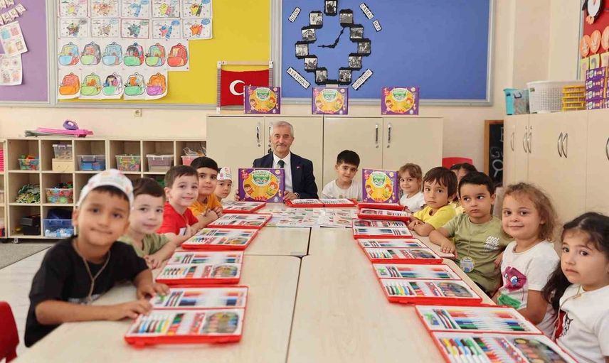 Destekle başlayan eğitim yılı: Şahinbey'den öğrencilere binlerce set