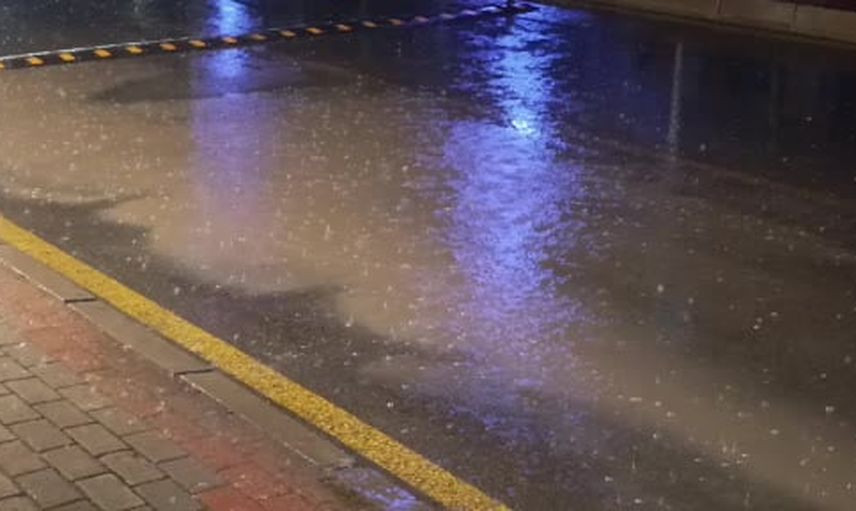 Şiddetli sağanak yaşamı sekteye uğrattı: Tekirdağ'da sokaklar göle döndü