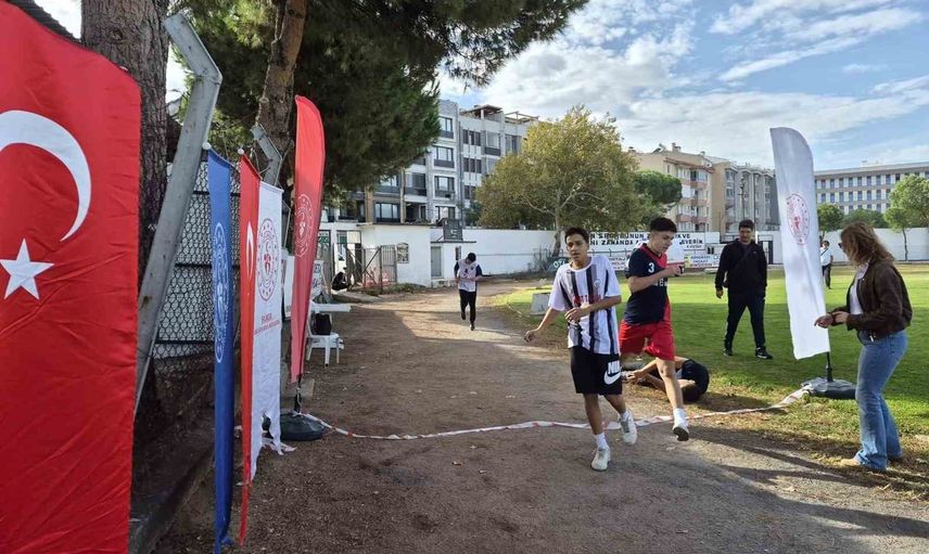 Balıkesir'de 29 Ekim coşkusunu gençler 400 metrede yaşadı
