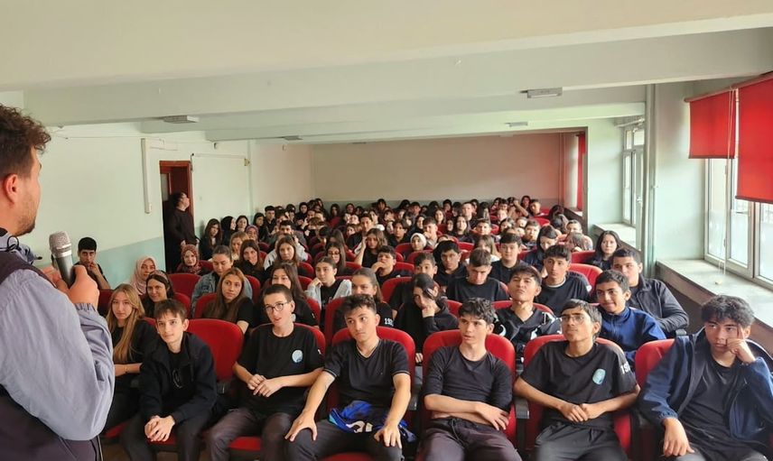 Gençlere dijital farkındalık: Afyonkarahisar'da 1.320 öğrenci siber güvenlikle tanıştı