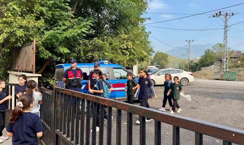Jandarma Kahramanmaraş'ta okul çevrelerinde güvenlik önlemlerini değerlendirdi