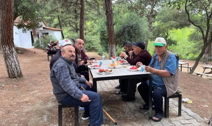 Doğada bir araya gelen Gerze huzurevi sakinleri moral depoladı
