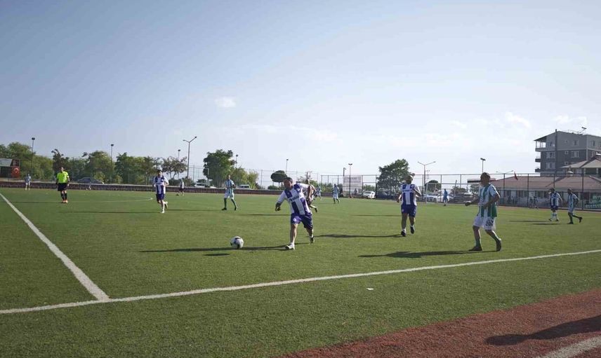 Ahlat'ta 40 yaş üstü eski futbolculardan dostluk ve rekabet