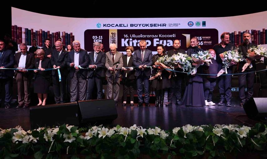 Kocaeli'nin hafızası sahnede: 16. kitap fuarı edebiyatı ve kenti buluşturdu