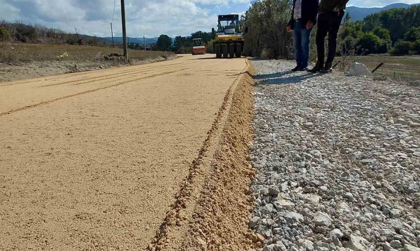 Pelitözü yolunda pmt serimi başladı, sıcak asfalt için hazırlıklar sürüyor