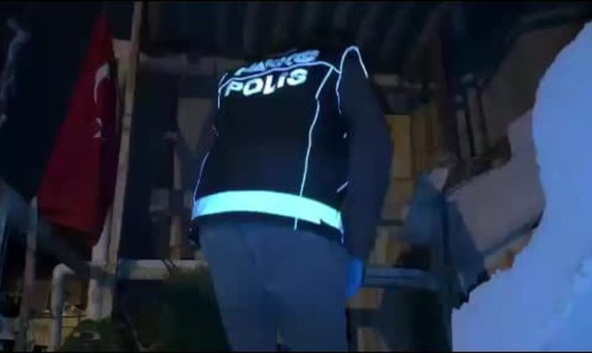Samsun'da çatıda ve araçta yapılan baskınlarda 77 bin 160 sentetik ecza hap ele geçirildi