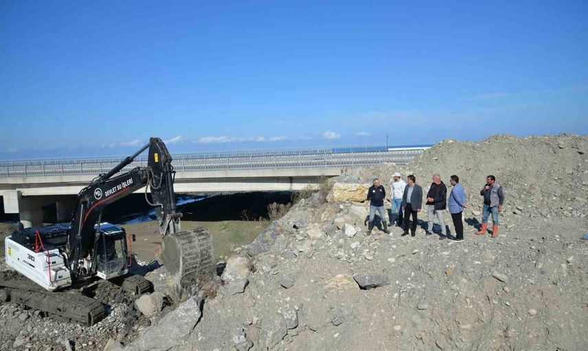 Gemiyanı'nda dere geçişine odaklı kanalizasyon yenilemesi