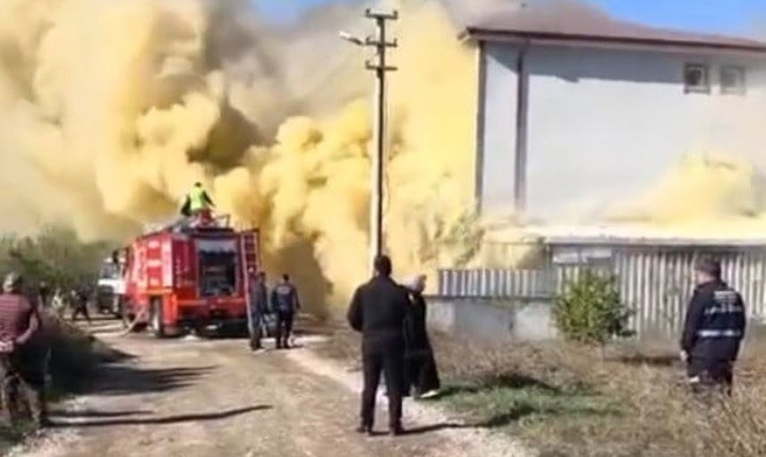 Geyve'de mobilya dükkanındaki yangın itfaiyeyi alarma geçirdi