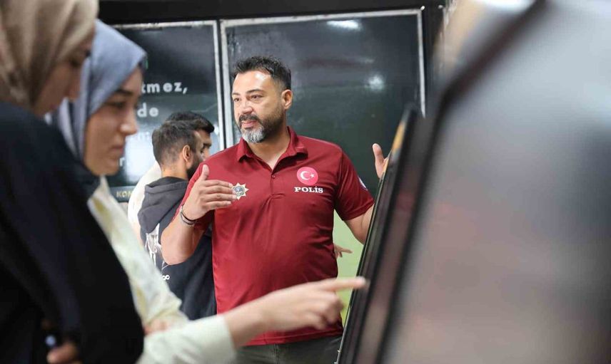 Mobil narkotik eğitim tırı Elazığ’da açıldı, vatandaşların ilgisi yoğun