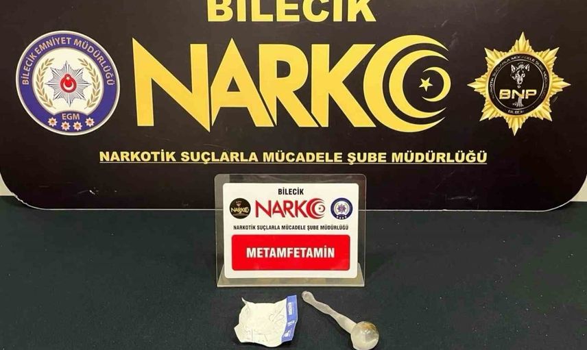 Bilecik'te narkotik ekiplerinin operasyonunda metamfetamin ve bong ele geçirildi