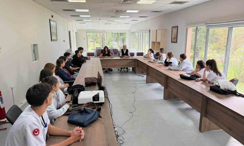 Stajyerlere hastane kültürü ve iş güvenliği odaklı uyum eğitimi