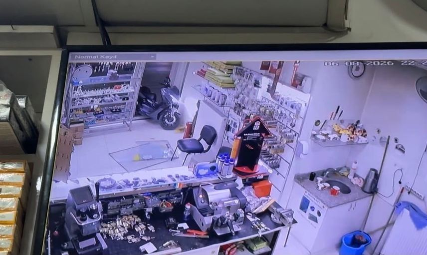 Eskişehir'de manevra kazası dükkanın camını kırıp içeri daldı